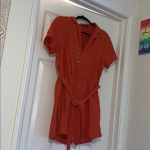 Cute orange jumpsuit!!